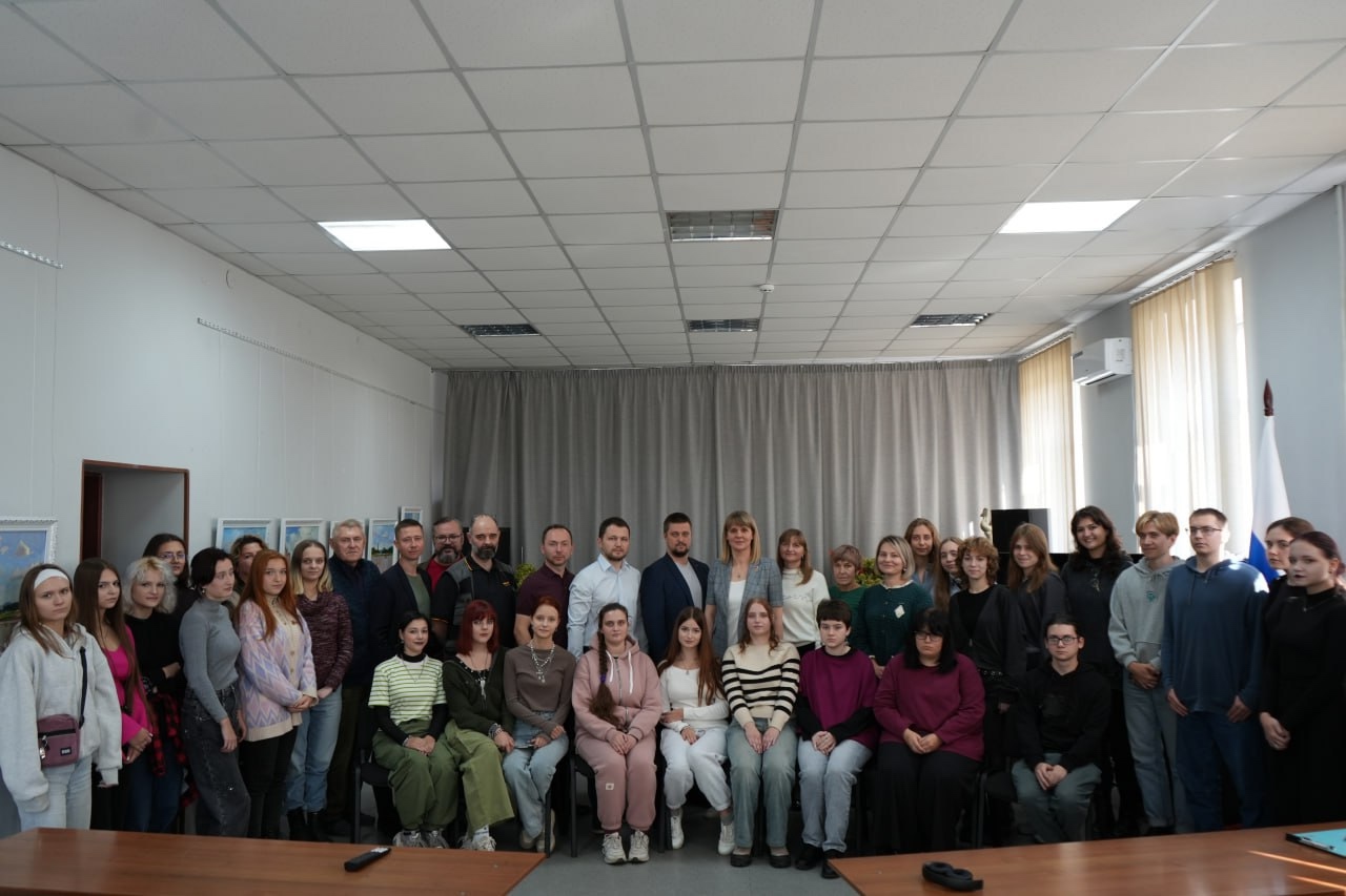 ДЕЛЕГАЦИЯ СТУДИИ ВОЕННЫХ ХУДОЖНИКОВ ИМЕНИ. М.Б. ГРЕКОВА ПОСЕТИЛА ДОНЕЦКИЙ ХУДОЖЕСТВЕННЫЙ КОЛЛЕДЖ